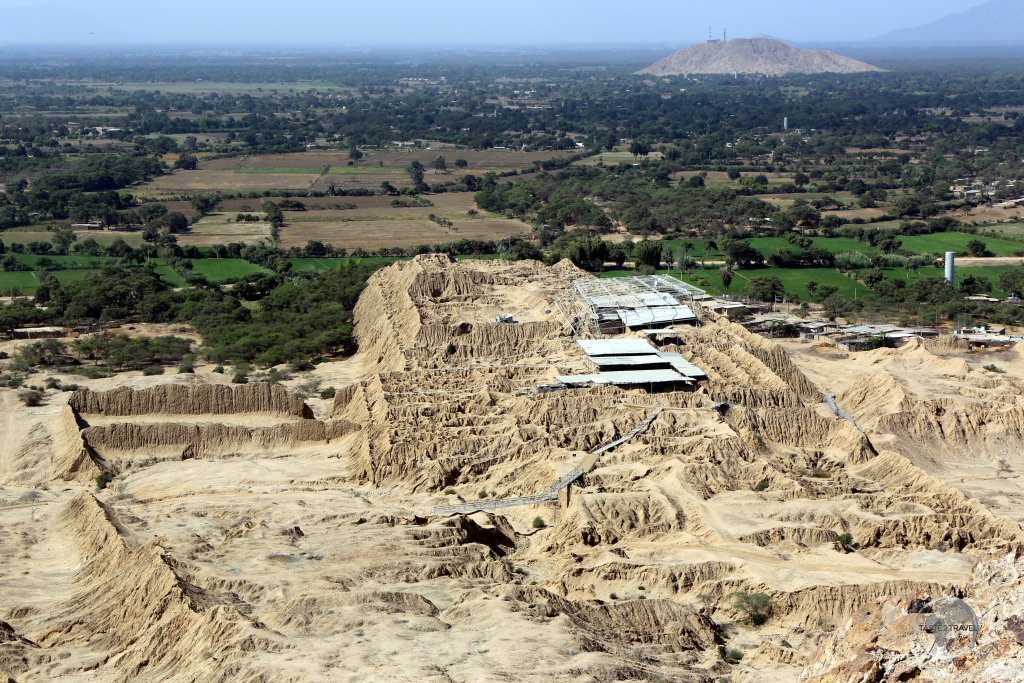 Built in 1100 AD by the Sican culture, then conquered by the Chimú, and later by the Inca, the huge mud-brick pyramid ruins of Túcume lies 29 km north of Chiclayo.