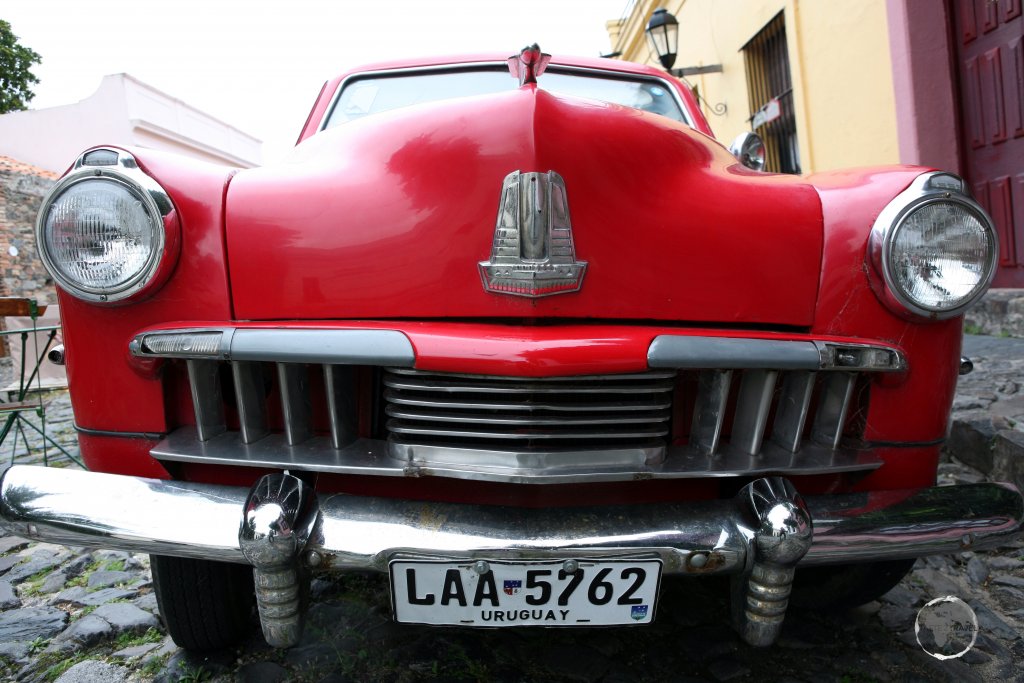 A classic car on the cobbled streets of the Barrio Histórico in Colonia del Sacramento.