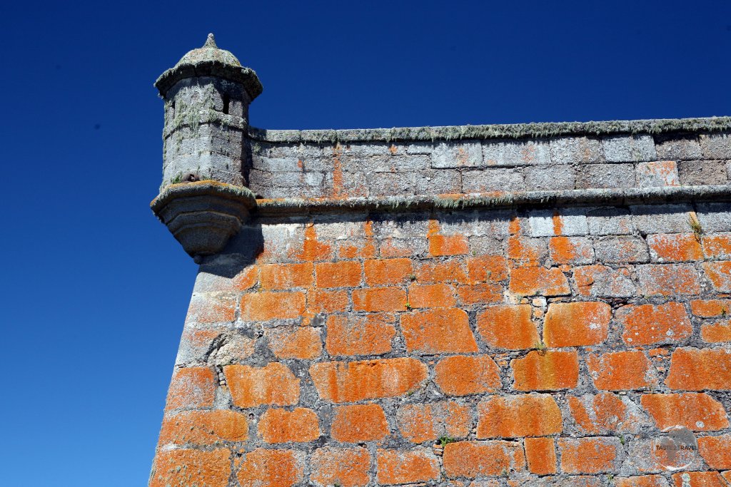 Measuring 652-metres in length, the massive walls of Fortaleza de Santa Teresa are built with huge granite blocks, equal in size and perfectly carved.