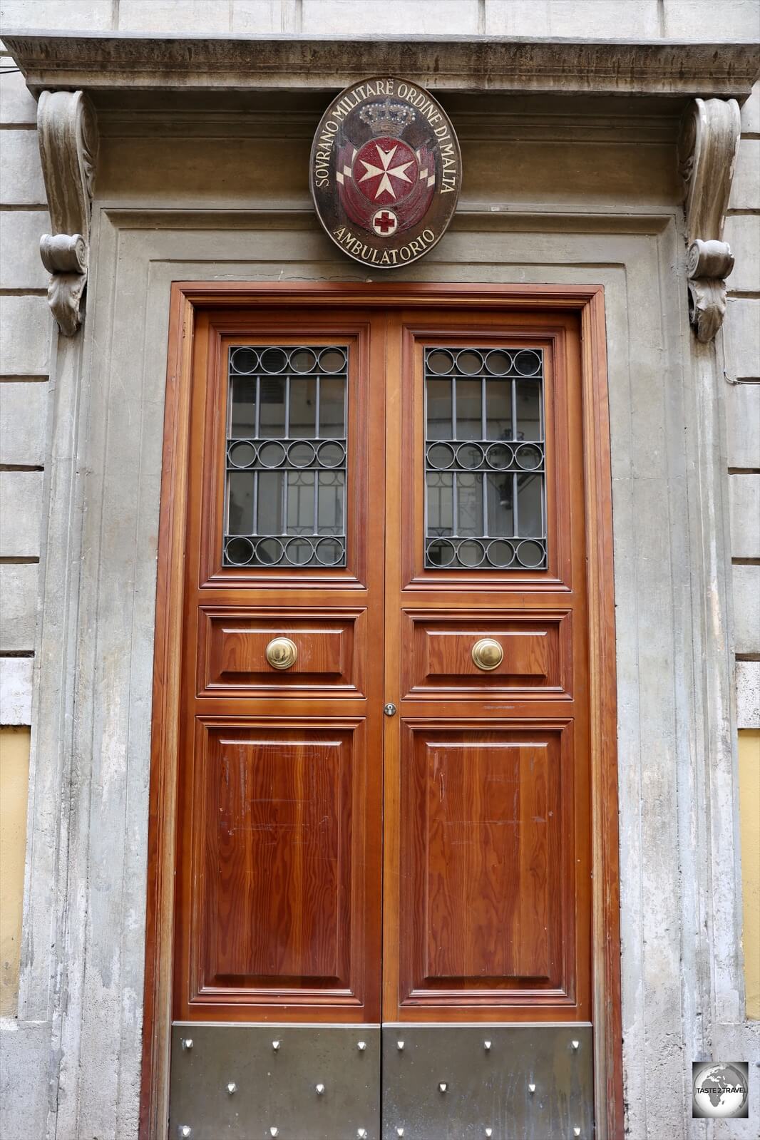 The entrance to the Magistral Post Office at Via delle Carrozze, 79.