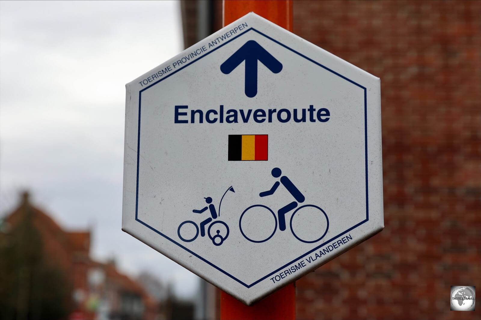 The 'Enclaveroute' allows you to visit all of the sights of Baarle by bicycle.