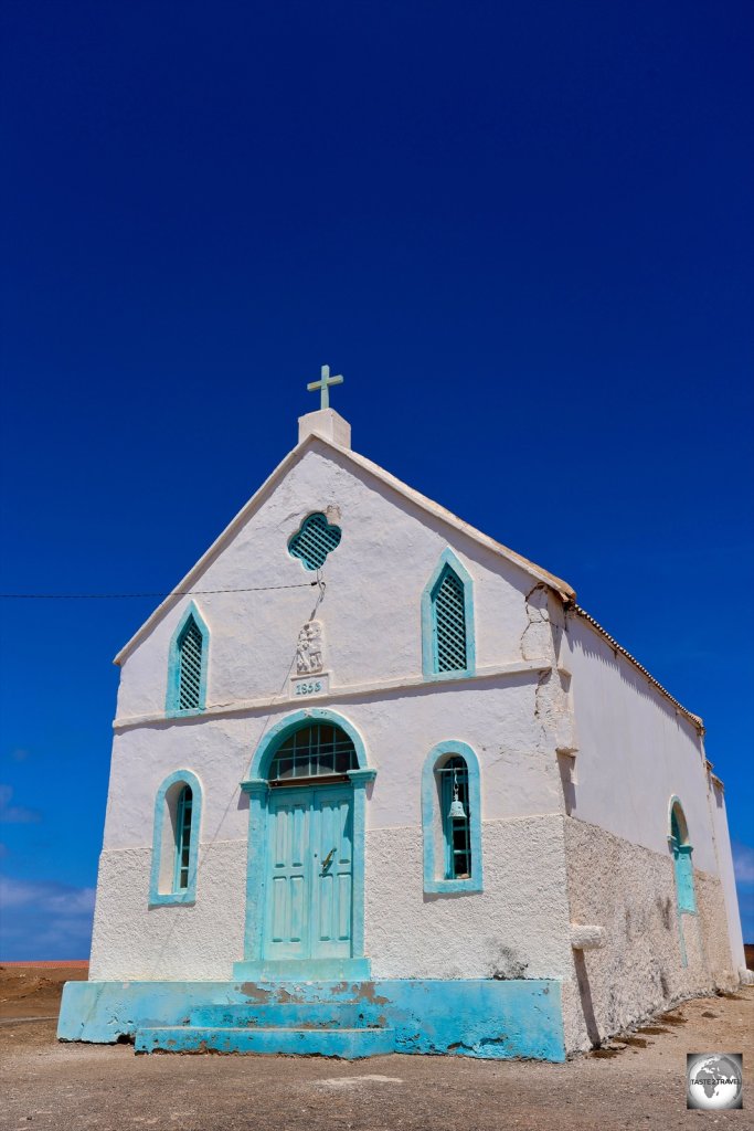 Located in Pedra de Lume, the Capela de Nossa Senhora was built in 1853 for use by the African salt workers.
