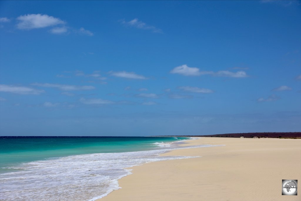 Praia de Carquejinha, an incredibly beautiful 8 km long beach on the south coast of Boa Vista.
