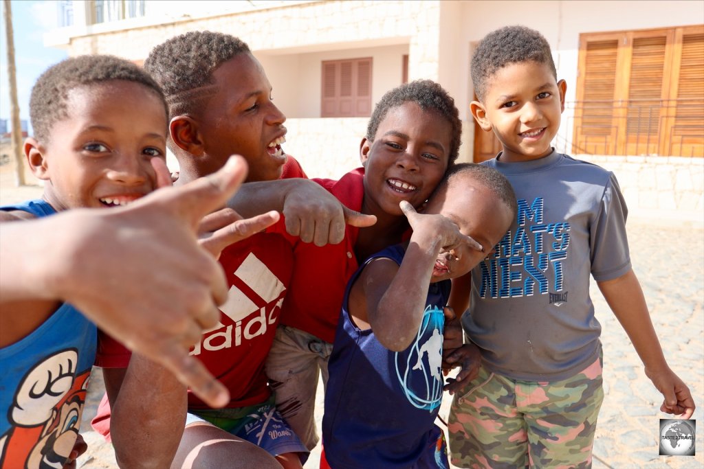 Children on the island of Boa Vista with their classic mestiço features.