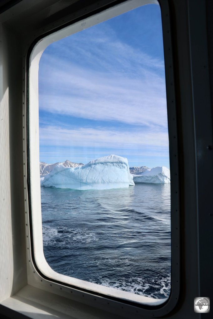Cruising past icebergs on the Sarfaq Ittuk.