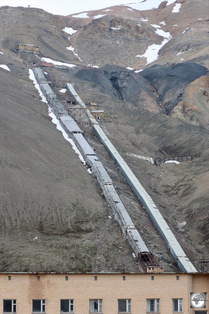 The entrance to the mine in Pyramiden was via a covered gallery in which a cable car carried workers to the entrance below the mountain summit.