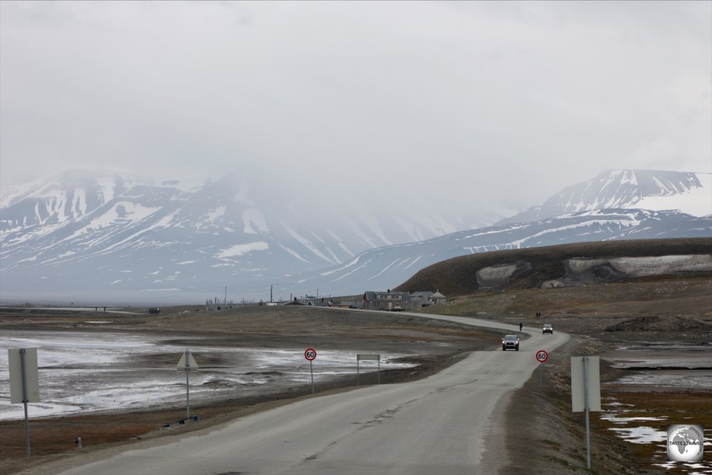 Road to nowhere! There are just 40 km of roads on Svalbard which are within the town limits of Longyearbyen and Barentsburg.