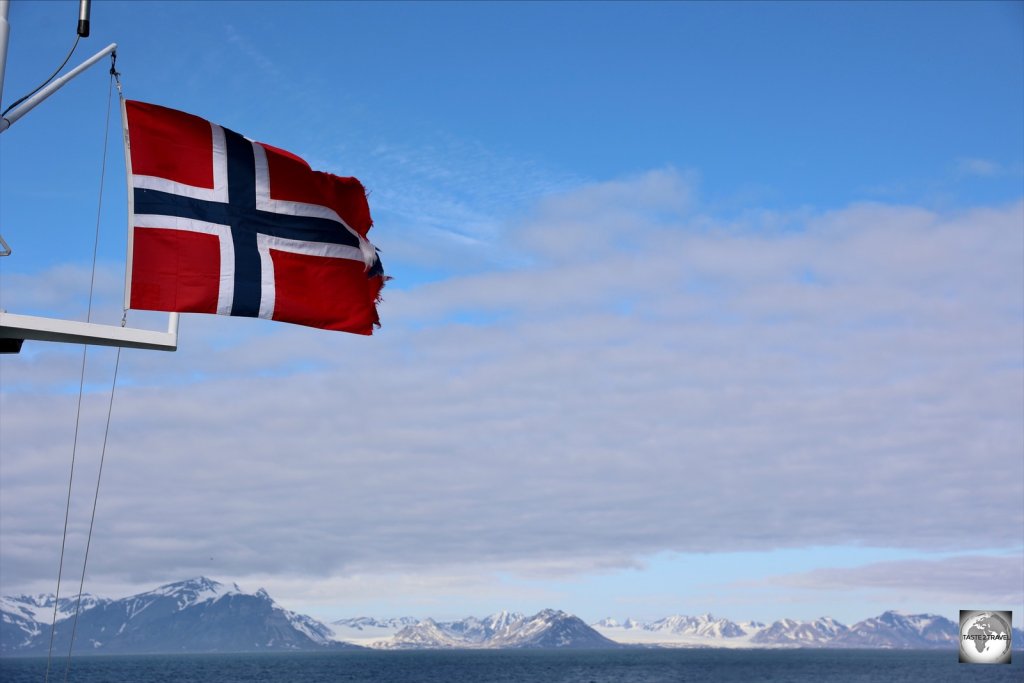 The Norwegian flag with the Esmark glacier in the background.