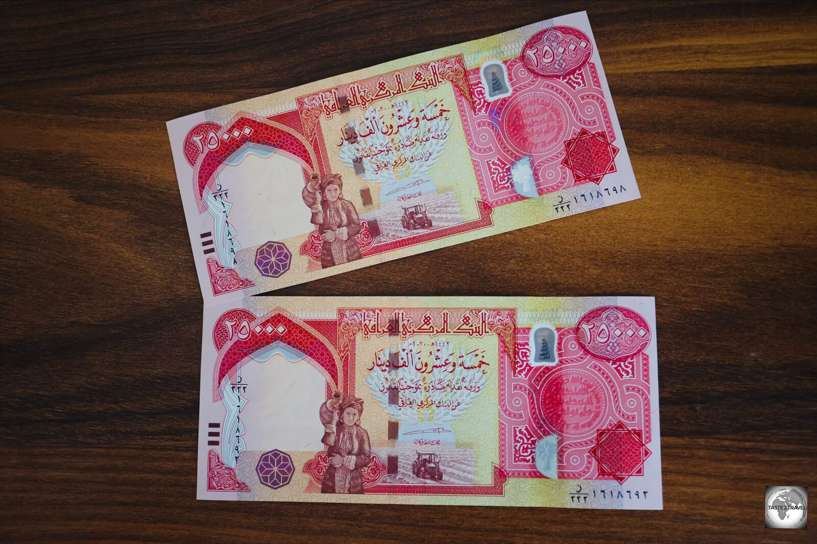 Iraqi IQD 25,000 bank notes.