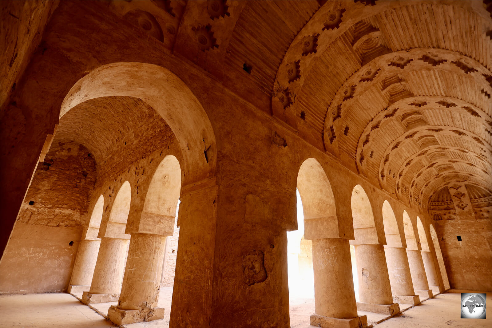 A highlight of the abandoned Al-Ukhaidir Fortress, near Karbala, are the decorated arches of the former mosque portico.