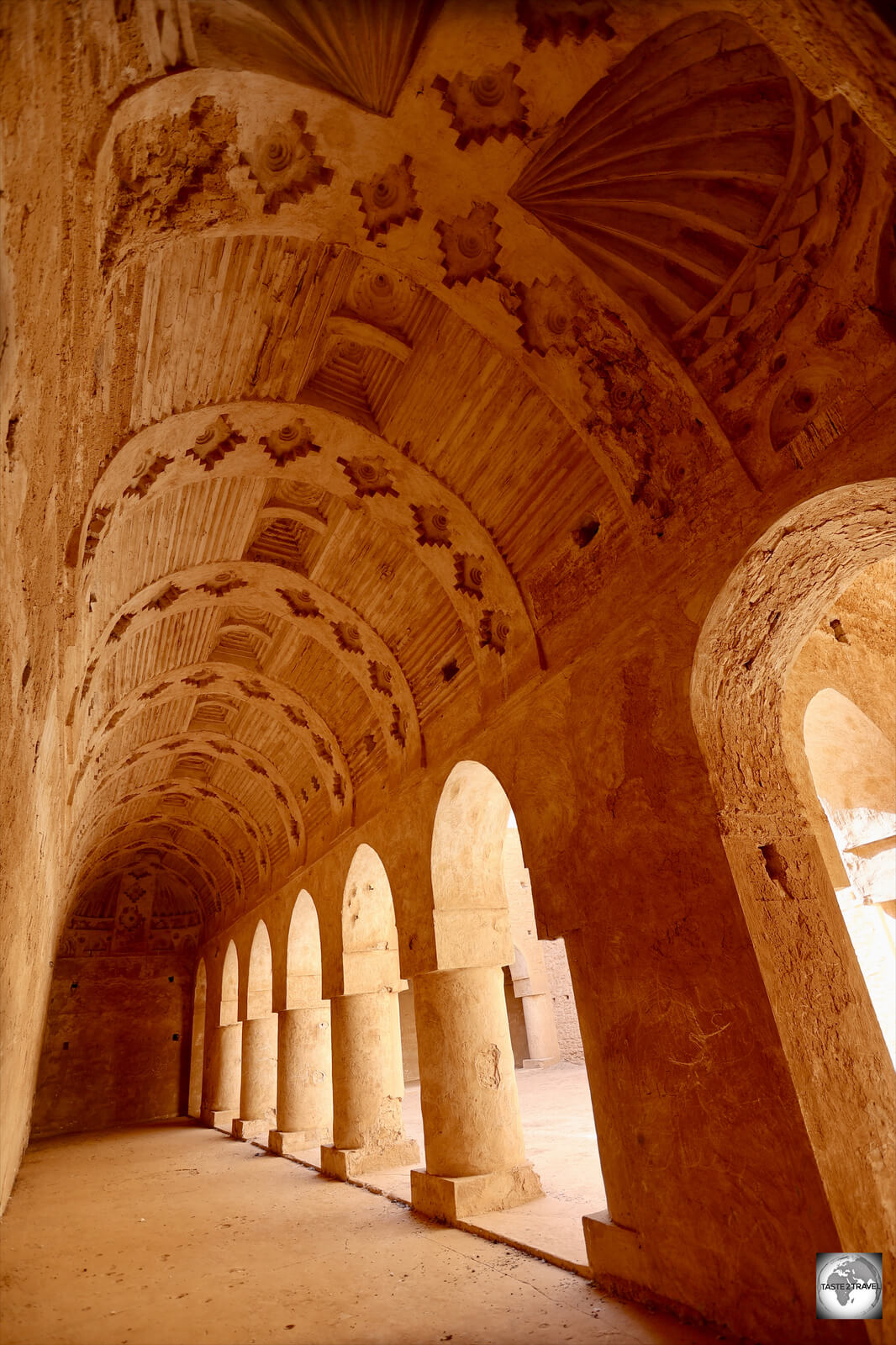 The decorated arches of the mosque portico at Al-Ukhaidir fortress.
