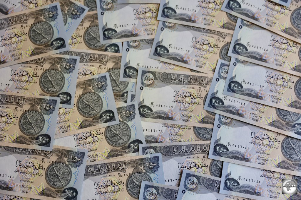 Iraqi 250 dinar banknotes.