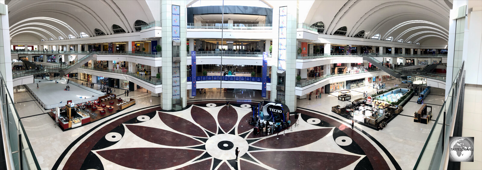 The Family Mall in Sulaimaniyah, where almost all stores, including department stores, accept cash only!