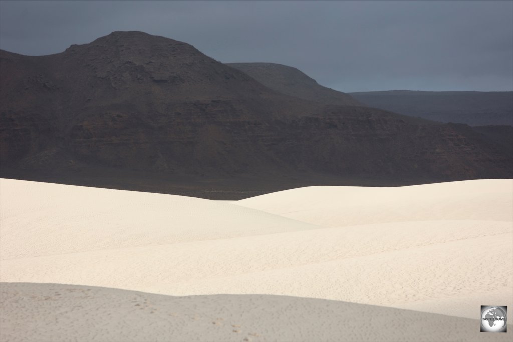 A painting or a photo? The magnificent and surreal sand dunes on the south coast of Socotra.