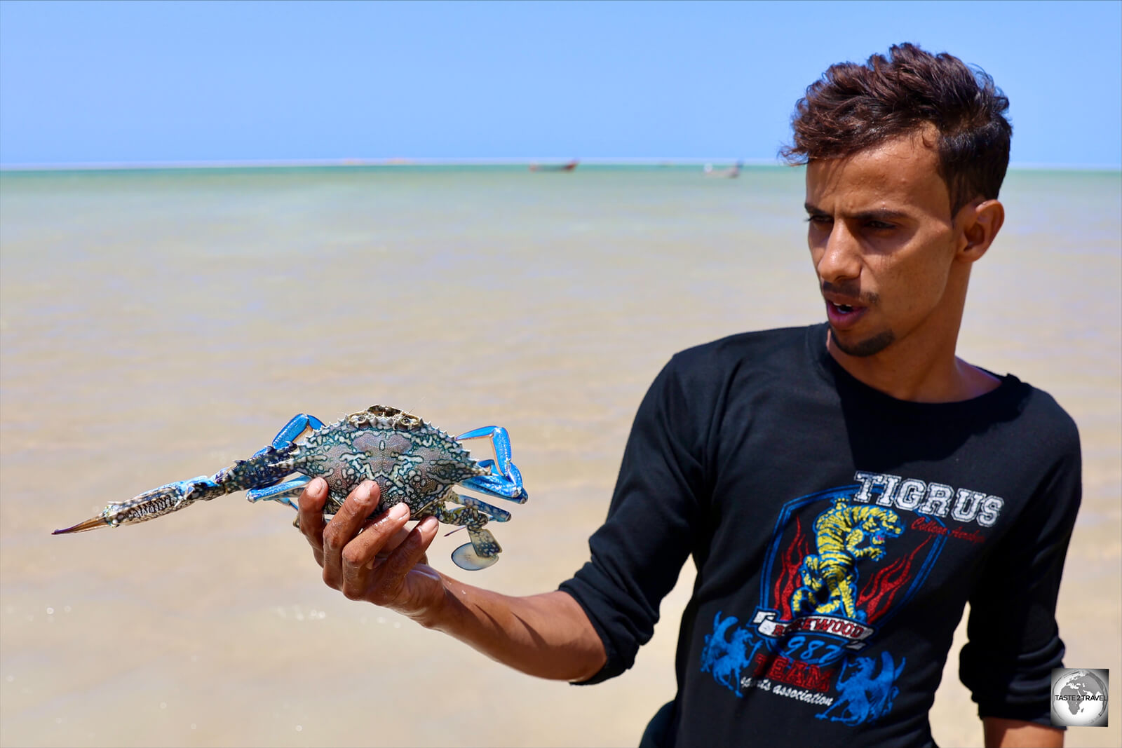 The fisherman, who operates the campsite at Detwah Lagoon, offered me a freshly caught crab for lunch.