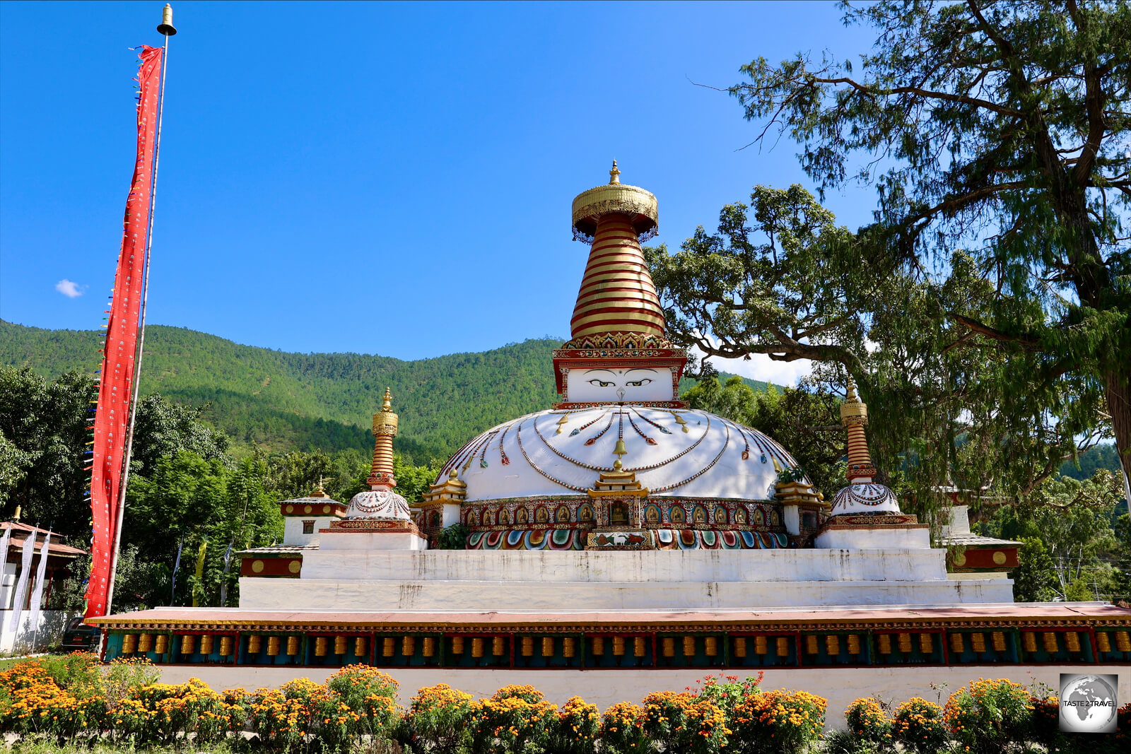 Khuruthang Lhakhang features a Nepalese-style Chorten (Stupa).
