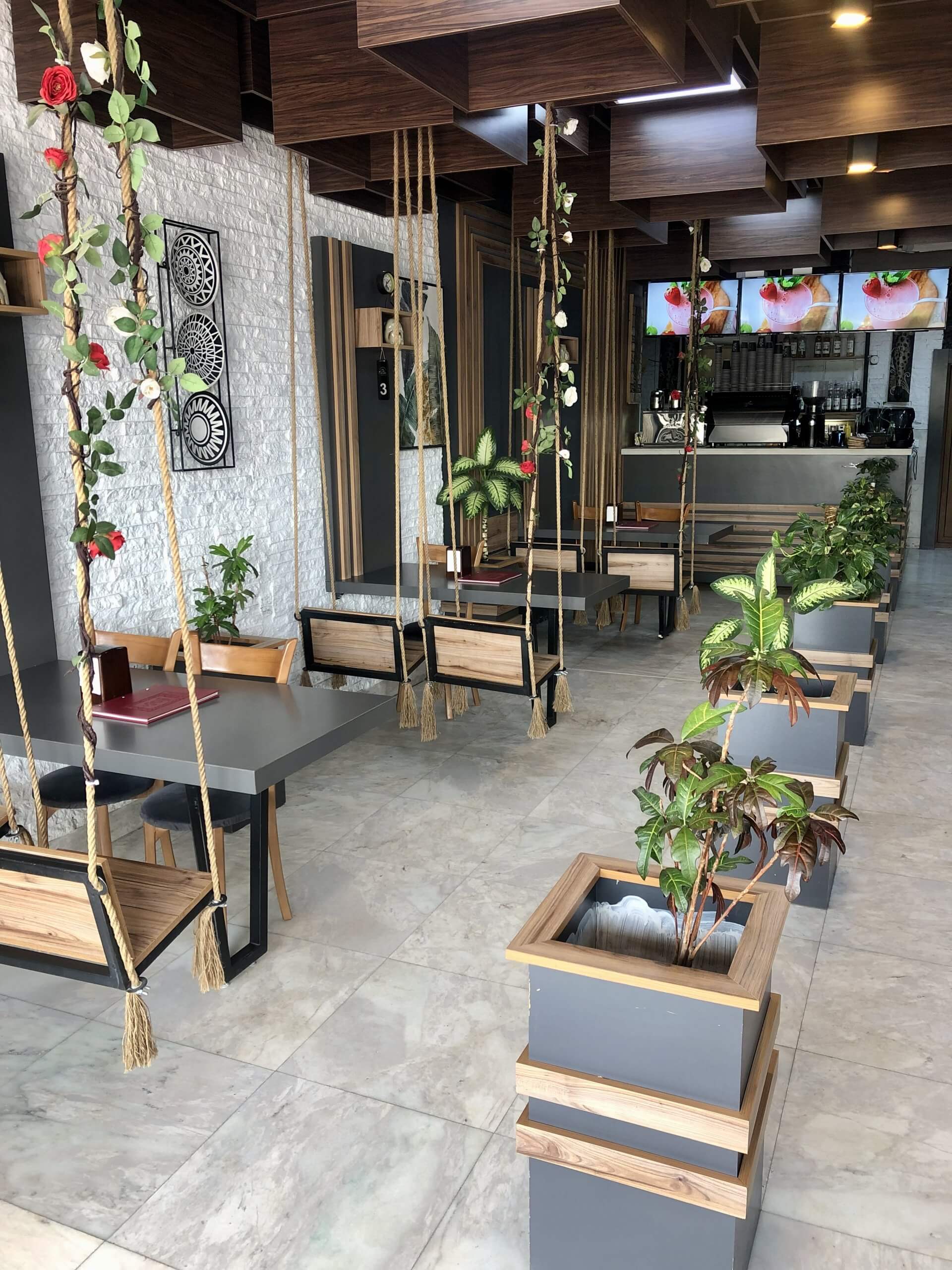 The wonderfully pleasant Caramel Cafe in Karbala is owned by an Iraqi family who spent many years living in Sydney, Australia.