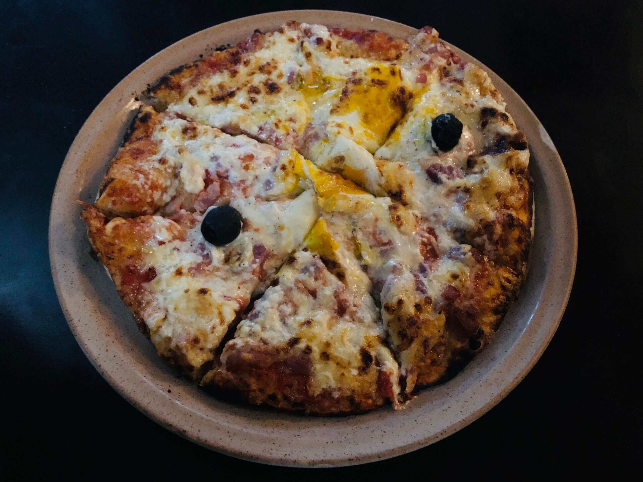 The excellent pizza <i>Paysant</i> at Pizzaiolo Central in Djibouti City.