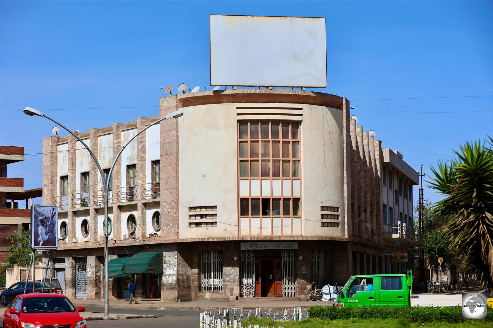 Said to resemble an old-style radio, the Art-deco <i>Bar Zilli</i> was built during the late stages of Italian colonial rule.