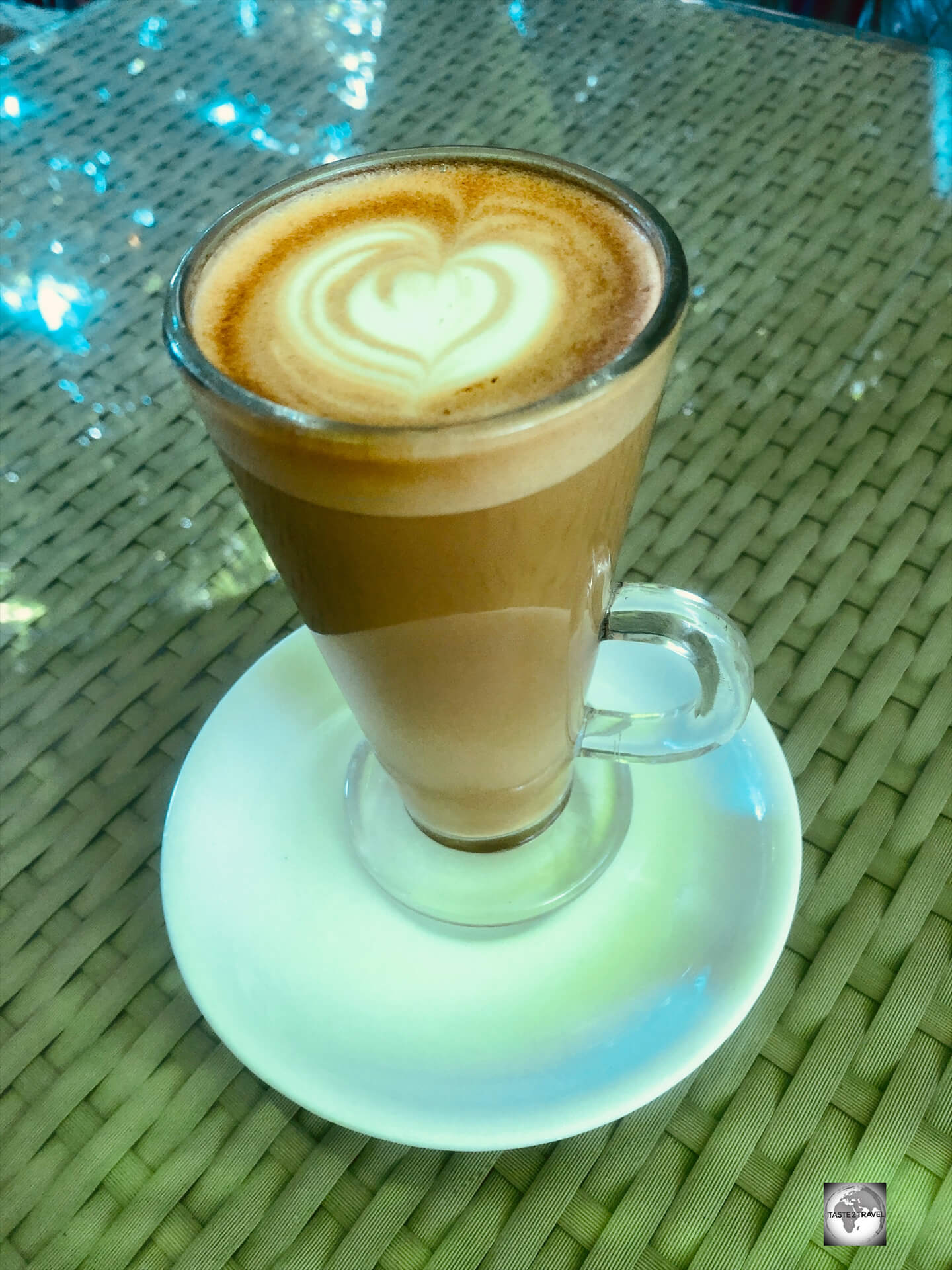 A fine café latte, served at Bujacafe.