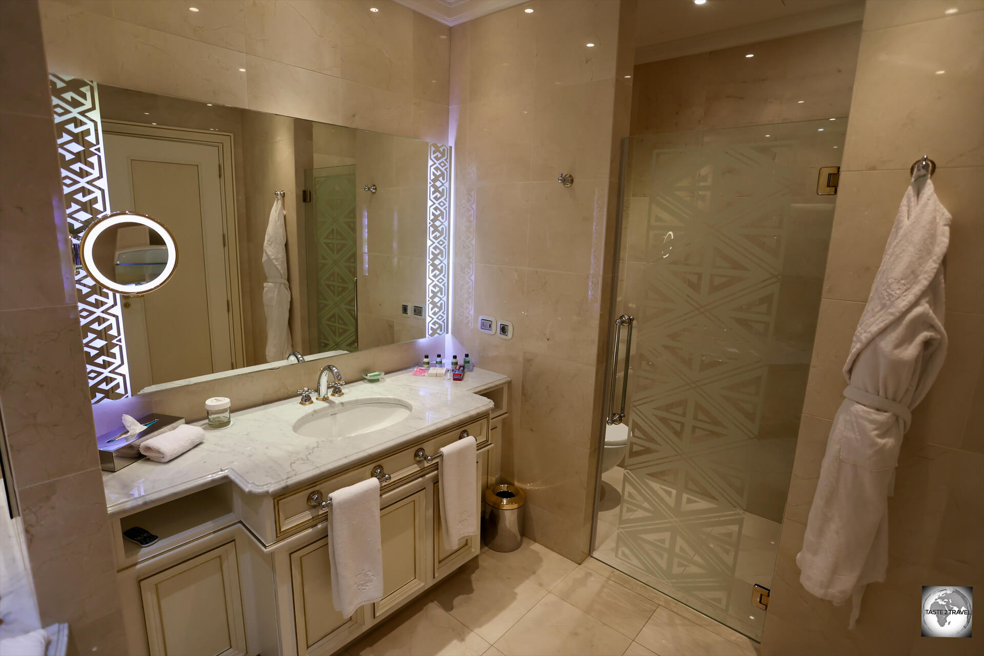 Enough room for a single traveller! The other half of my bathroom at the Yyldyz Hotel.