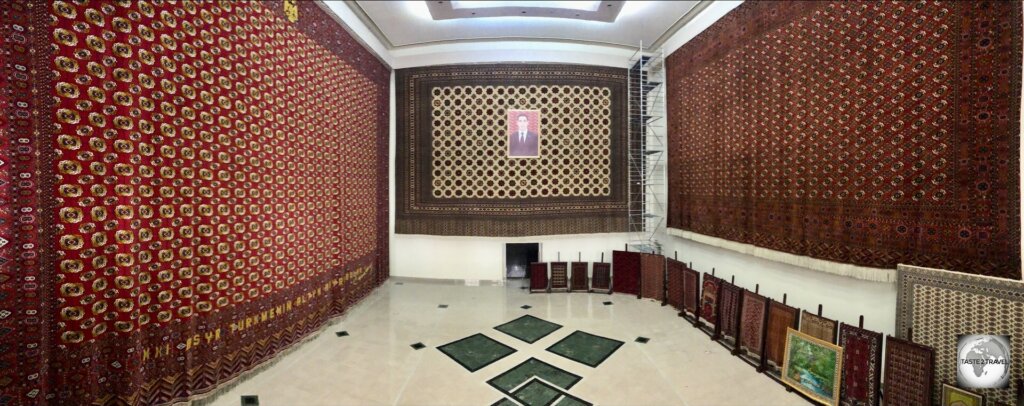 A highlight of the Turkmen Carpet Museum is the Guinness Book of Records-listed "largest carpet in the world" (left wall) which is 301 square metres in area and weighs 1.2 tons.